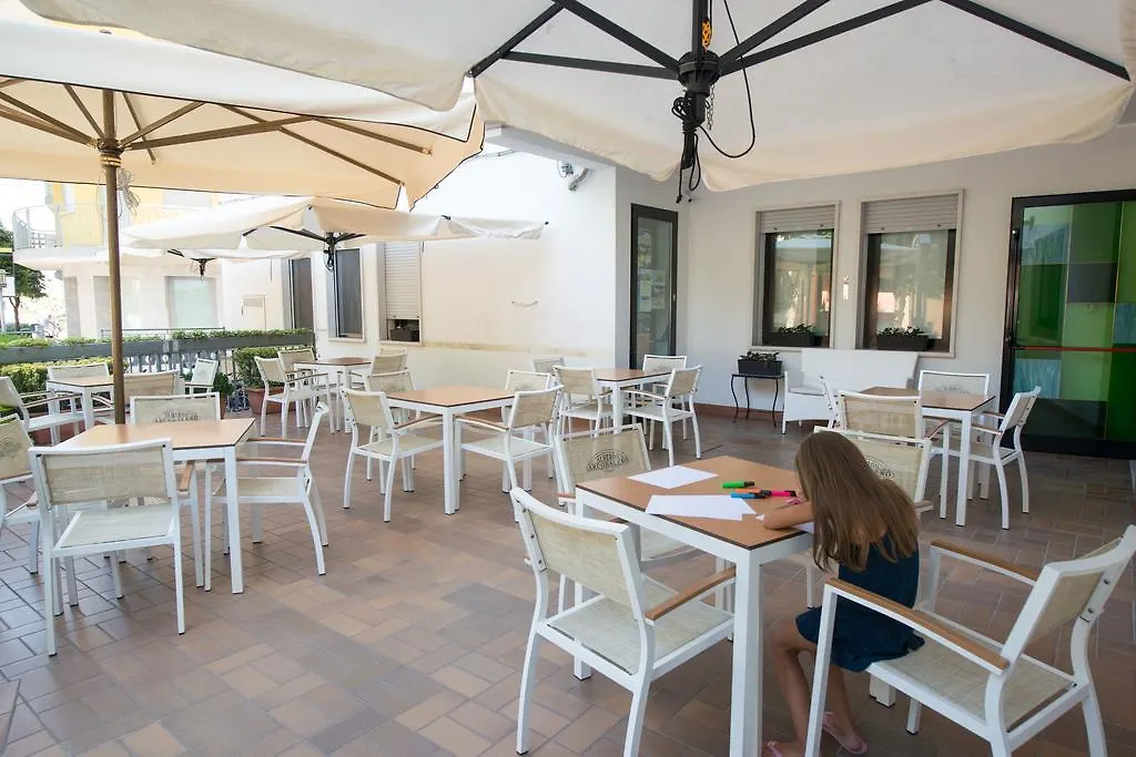 Albergo Arcobaleno Sottomarina 0*,